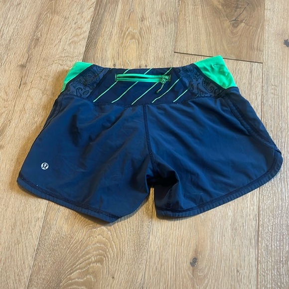 Lululemon navy workout athletic shorts size 4 running - Picture 4 of 8